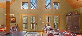 Cabaña rústica con pozo de fuego, WIFI, sáb. TV, etc.