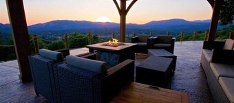 Playhouse near Yosemite, Views, Game Room, Hot Tub