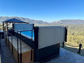 Lämmitetty uima-allas