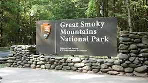Un panneau indiquant le parc national des Great Smoky Mountains.