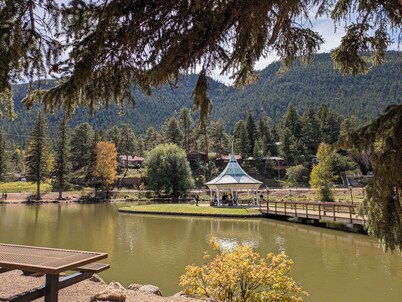 CASCADE RETREAT MOUNTAIN VIEWS, GREAT LOCATION NEAR COLORADO SPRINGS ATTRACTIONS