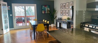 Vues sur la montagne et grande terrasse! À proximité des sentiers et des boutiques, à 8 km du centre-ville