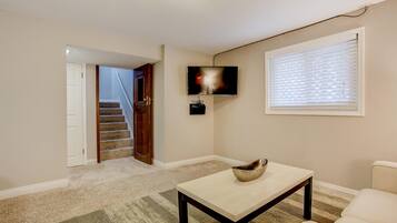 Tv, videospil, bordfodbold, videobibliotek