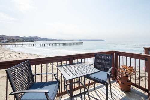 Henkeäsalpaava ja täysin uusittu Beachfront Condo