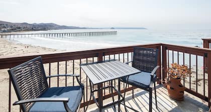 Henkeäsalpaava ja täysin uusittu Beachfront Condo