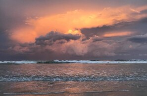 Ranta lähistöllä, rantapyyhkeitä