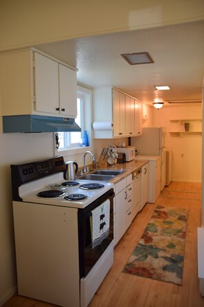 Fridge, microwave, oven, stovetop - Dog friendly, Beck Hill Hideaway, Homer,  Alaska   Ocean View, mountains,Privacy (Homer)