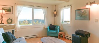 Dog friendly, Beck Hill Hideaway, Homer,  Alaska   Ocean View, mountains,Privacy