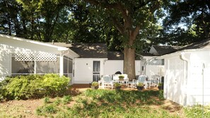 Terrace/patio - Veteran Owned Guest Home, Walk to Downtown, 6th Generation Locals, Love Pets! (Franklin)