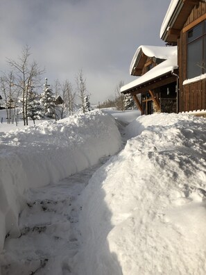 Property grounds - Luxury Getaway of the Rockies, minutes from 5 major ski areas (Silverthorne)