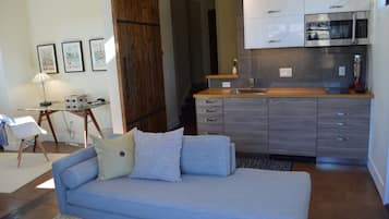 Smart TV, fireplace, Hulu, streaming services