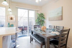 Dining - Special! Luxury Townhome2 Fast WiFi Garage BBQ Crib (San Diego)