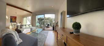 Beachy Private Get-A-Way!! Large Deck facing Ocean!