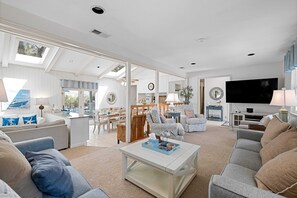 Smart TV, DVD player, books, video library - Bargain Pricing for Beautiful Beach Home - Steps from the beach. (Hilton Head Island)