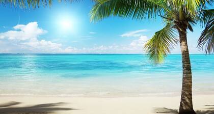 Romantic Getaway, #302, 2 min walk to the beach.