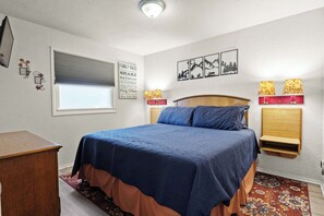 3 bedrooms, iron/ironing board, WiFi, bed sheets