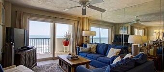 Breathtaking Penthouse w/ Direct Oceanfront Views,  40' private balcony.