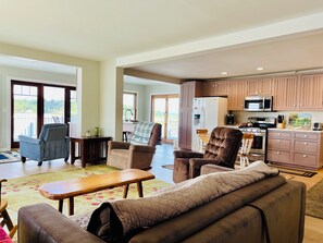 Smart TV, fireplace, books - Adirondack Lakefront Getaway (Tupper Lake)
