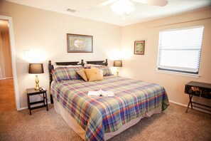 3 chambres, bureau, fer et planche à repasser, accès au Wi-Fi (inclus)