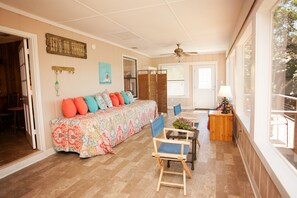 3 chambres, bureau, fer et planche à repasser, accès au Wi-Fi (inclus)