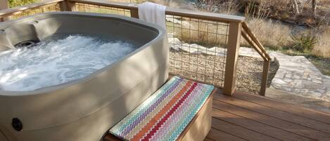 Tina de hidromasaje al aire libre