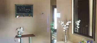 Entire 2-Story Home Near Pioneer Woman Mercantile