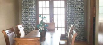 Entire 2-Story Home Near Pioneer Woman Mercantile