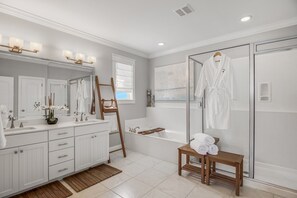Combined shower/bathtub, hair dryer, towels, soap - June 21-27 Available! Gorgeous 6 Bed Private Pool, Beach Service & Golf Cart! (Destin)