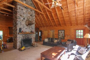 Smart TV, fireplace, DVD player, table tennis