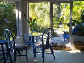 Dining - Tropical Downtown home close to all Sarasota attractions, Main St & Lido Beach (Sarasota)