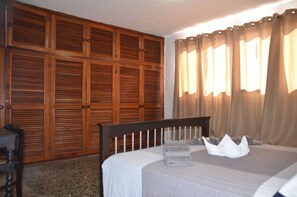 Apartment, 4 Bedrooms | In-room safe, blackout curtains, iron/ironing board, rollaway beds