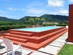 Alberca al aire libre y alberca en la azotea