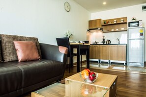 Premium bedding, in-room safe, blackout drapes, soundproofing - Winner Prachinburi & Serviced Apartment (Si Maha Phot)