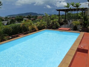 Outdoor pool, a rooftop pool - Phompassorn Apartment (Chalong)