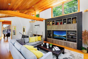 Chalet (Phoenix Cocoon) | Living area | Flat-screen TV, Netflix, DVD player, MP3 dock