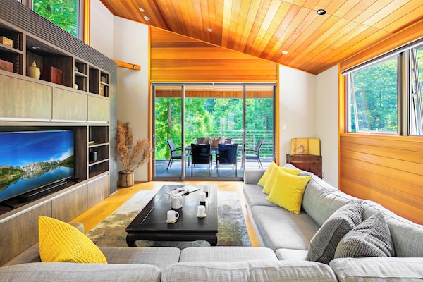 Alpehytte (Phoenix Cocoon) | Oppholdsområde | Flatskjerm-TV, Netflix, DVD-spiller og MP3-dokkingstasjon