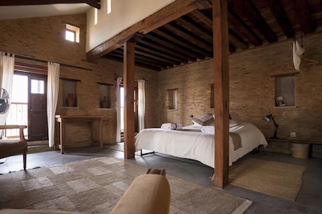 Family Suite | Desk, laptop workspace, free WiFi