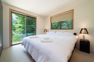 3 bedrooms, hypo-allergenic bedding, down comforters, soundproofing