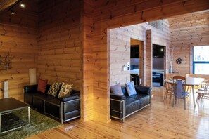 Flat-screen TV, Netflix, streaming services - Wadano Woods Chalet (Hakuba)