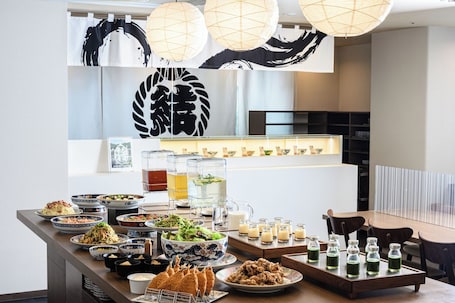 Colazione a buffet a pagamento, servita tutte le mattine . JR WEST GROUP VIA INN SHINOSAKA