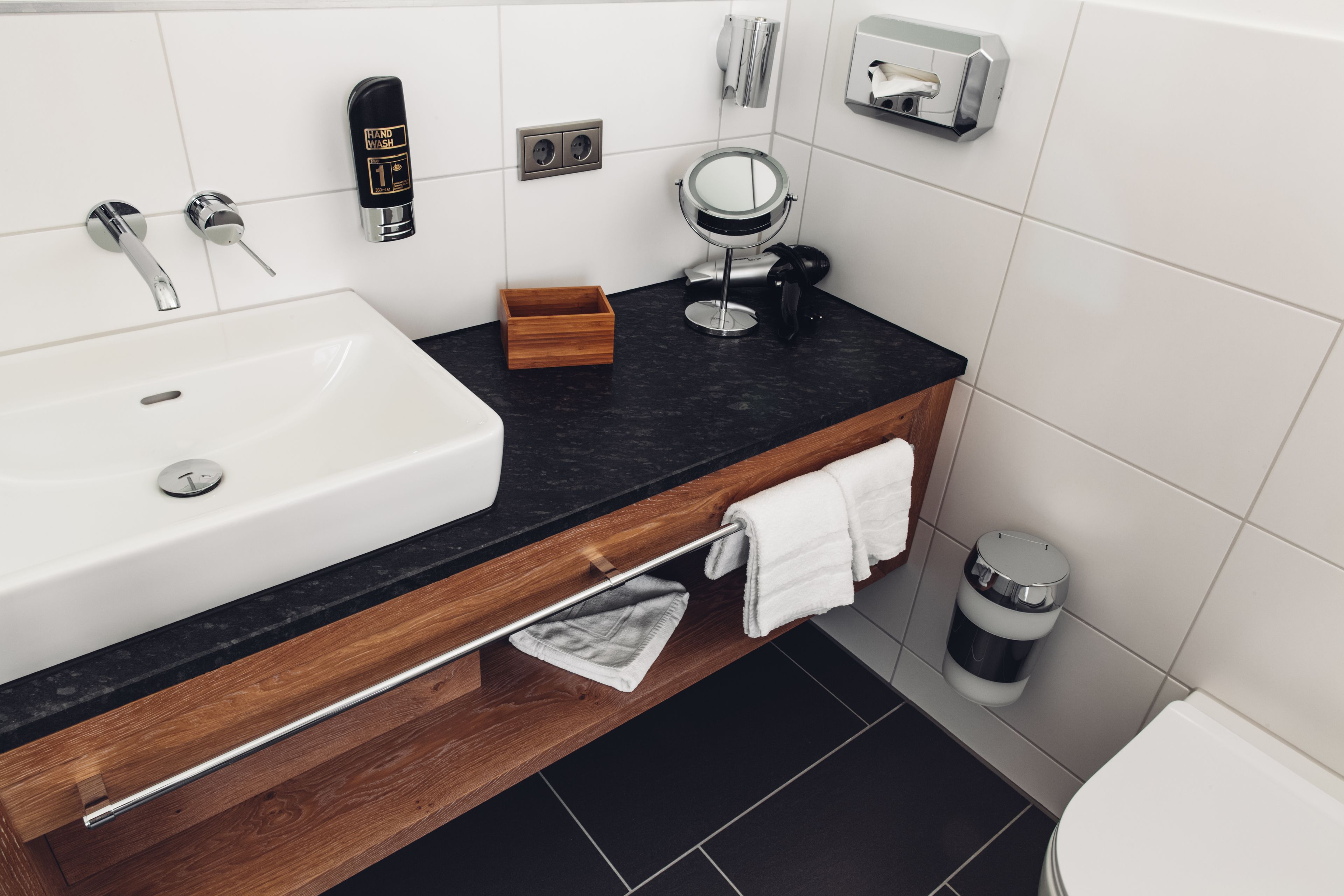 single room | bathroom | shower, free toiletries, slippers, towels