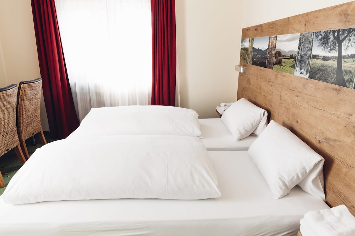Double Room | In-room safe, desk, iron/ironing board, free WiFi