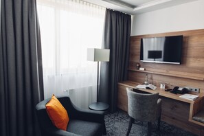 Habitación individual | Caja de seguridad en la habitación y escritorio 