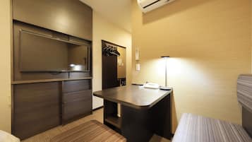 Laptop workspace, blackout drapes, iron/ironing board, free WiFi
