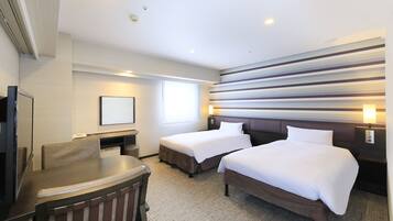 ノートパソコン用作業スペース、遮光カーテン、アイロン / アイロン台、WiFi (無料)