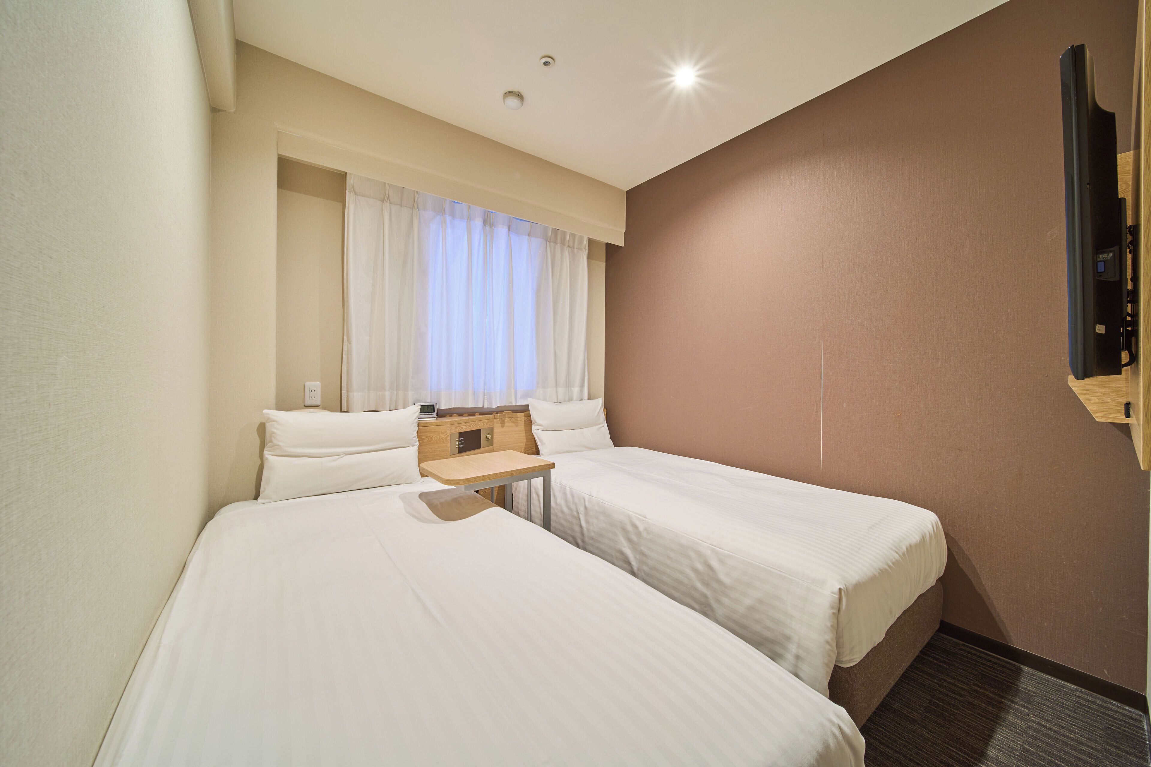 羽绒被、熨斗/熨板、免费 WiFi、床单