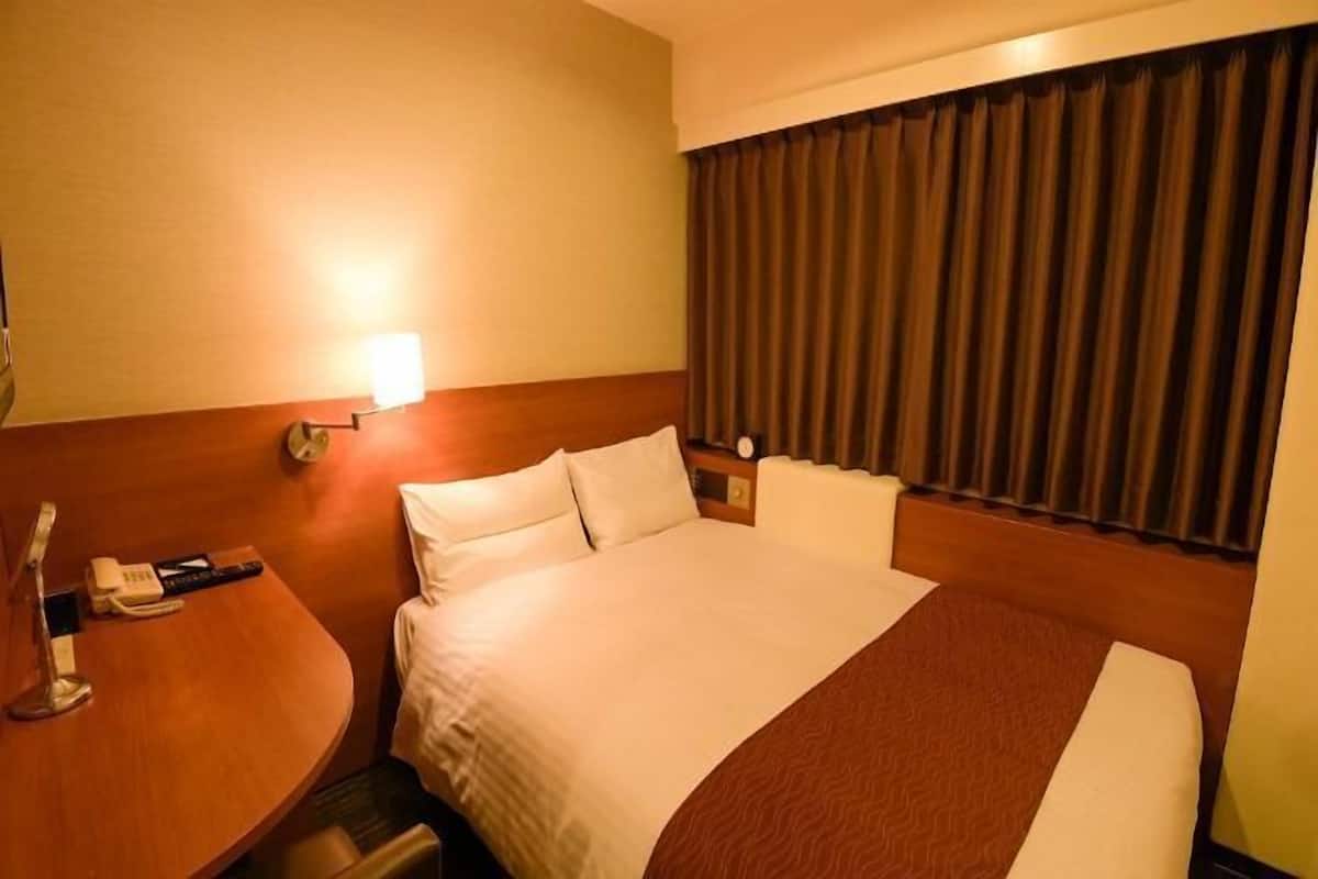 Down duvets, iron/ironing board, free WiFi, bed sheets