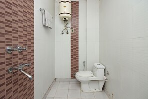 Standard-Doppel- oder -Zweibettzimmer, 1 Doppelbett | Badezimmer | Kostenlose Toilettenartikel