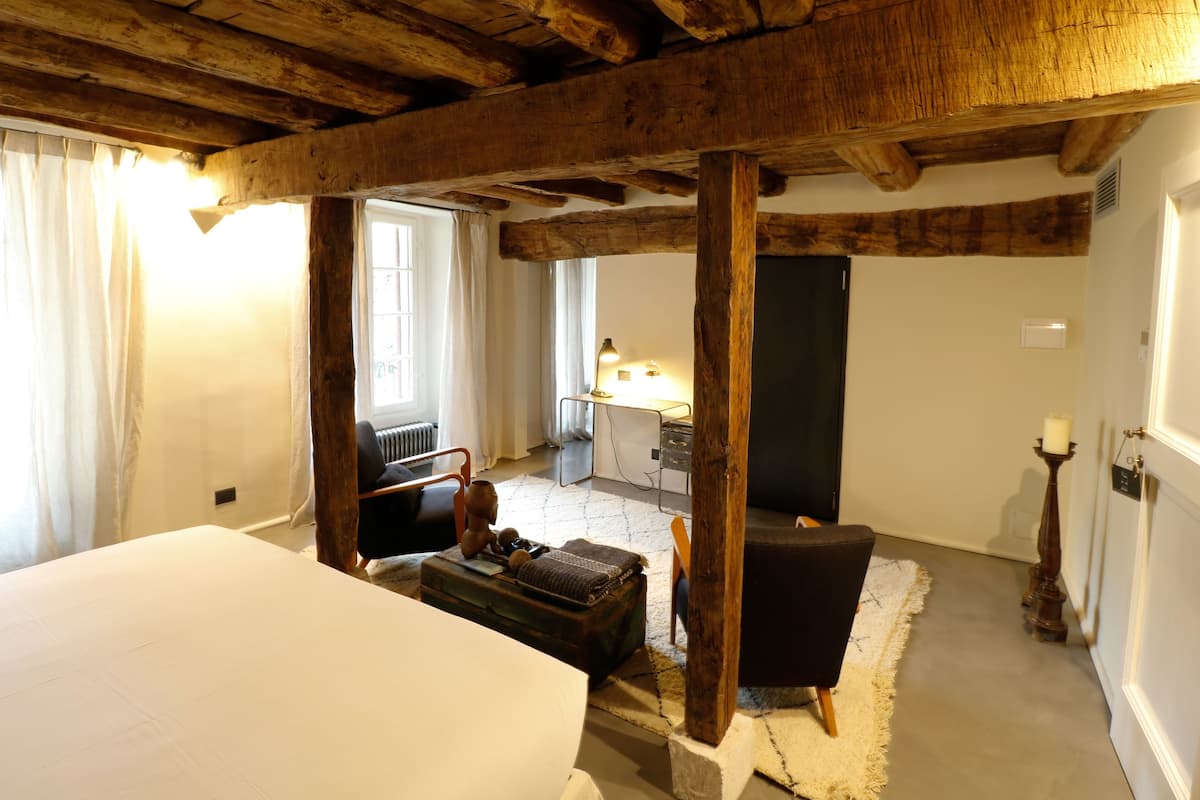 Double Room (I Baséj)