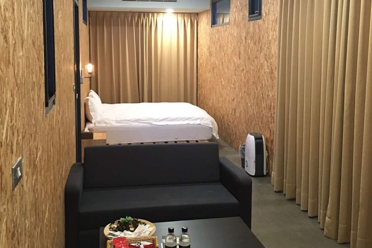 Luxury Double Room, 1 King Bed, Hill View | 1 bedroom, blackout drapes, soundproofing, WiFi (free)